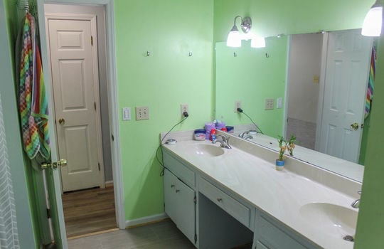 upstairsbathroom2