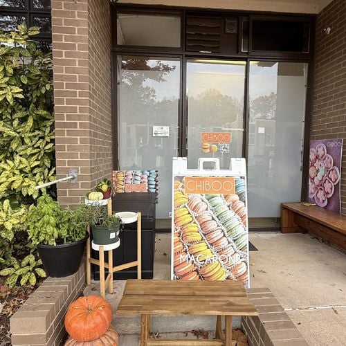 Chiboo Bakery at Lake Anne: Reston’s Colorful Nano-Bakery for Gluten Free Macarons