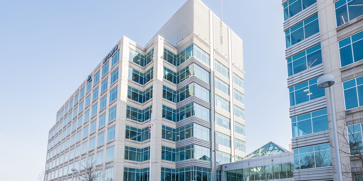 The eight-story Dulles View office building at 2551 Dulles View Drive in Herndon, Virginia