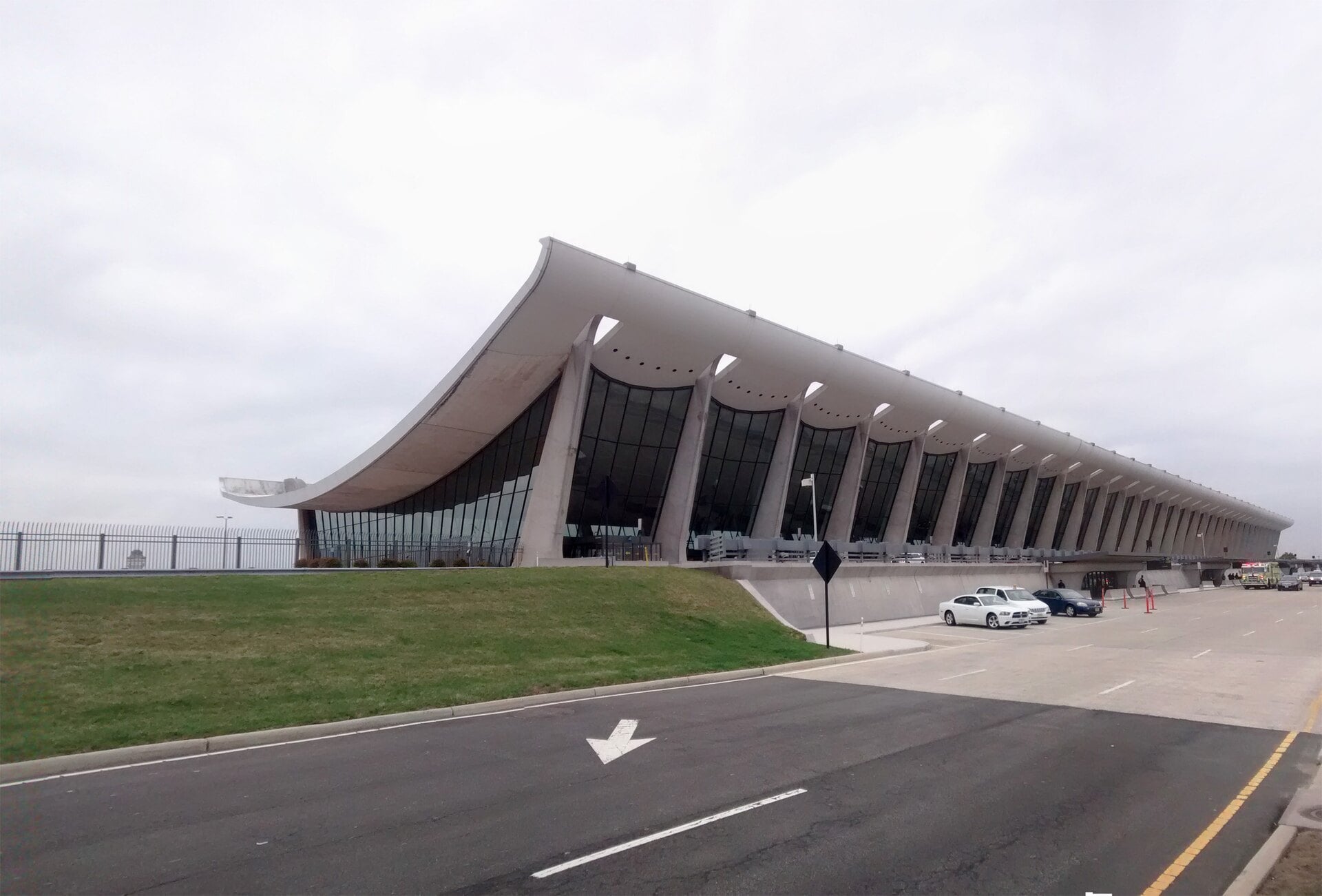 Eero Saarinen's main terminal at Washington Dulles International Airport, with its curved concrete roof