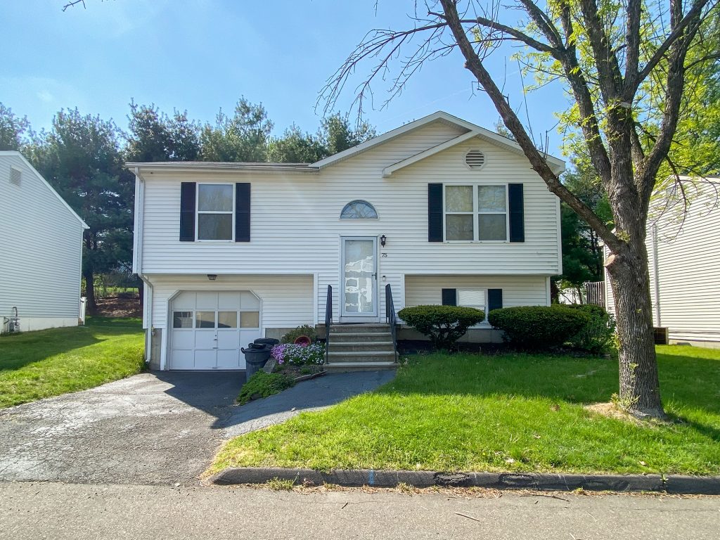 Raised ranch in Milford CT in private York Village — Good Living CT