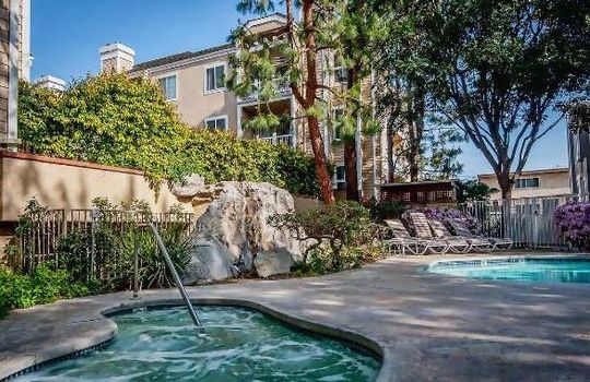 pool jacuzzi