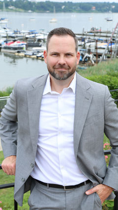 Derek &#8211; Full Shot 1