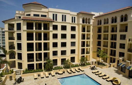 200 palmetoo pool area