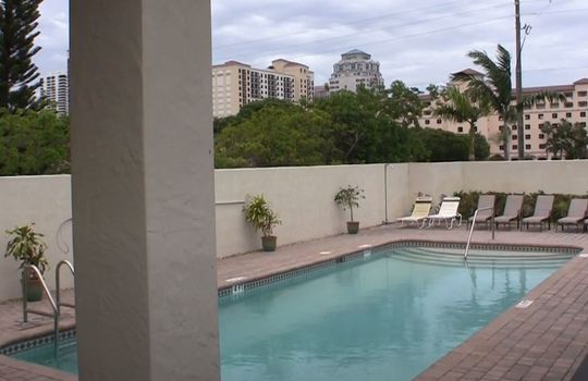 Elan in the City Pool