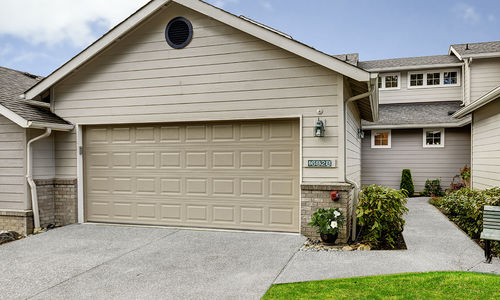 Immaculate Townhome in Stonebridge!