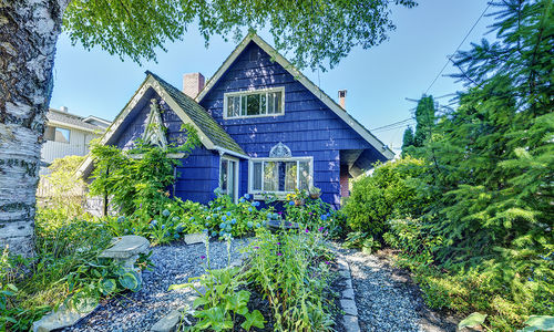 Old World Charmer in Lovely Port Gardner!