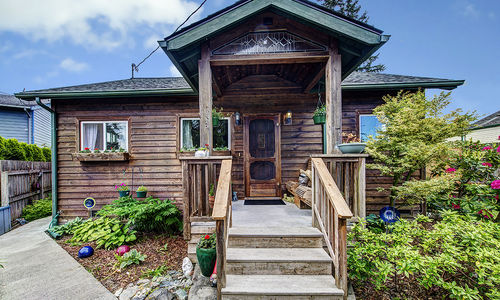 Charming Craftsman in Pinehurst Neighborhood!