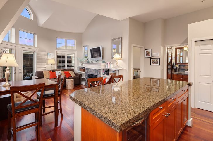 UpgradeRealty-133 Queen Anne Ave N 601 Seattle (15)