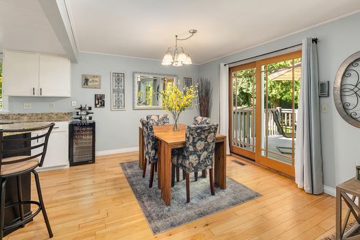 20105-12th-ave-ne-shoreline-UpgradeRealty (10)