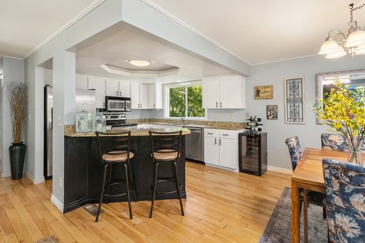 20105-12th-ave-ne-shoreline-UpgradeRealty (11)