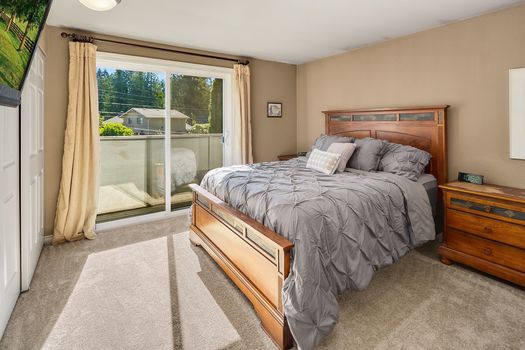 20105-12th-ave-ne-shoreline-UpgradeRealty (16)