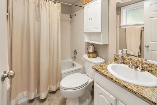 20105-12th-ave-ne-shoreline-UpgradeRealty (17)