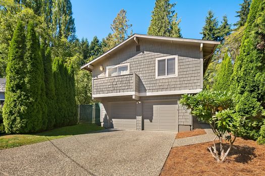 20105-12th-ave-ne-shoreline-UpgradeRealty (2)