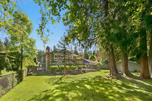 20105-12th-ave-ne-shoreline-UpgradeRealty (27)