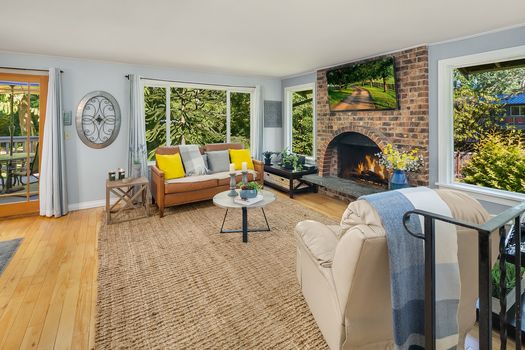 20105-12th-ave-ne-shoreline-UpgradeRealty (3)