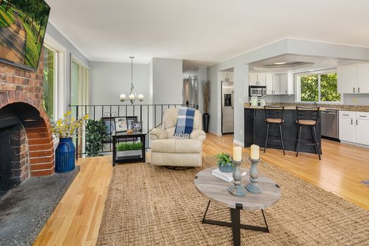 20105-12th-ave-ne-shoreline-UpgradeRealty (5)