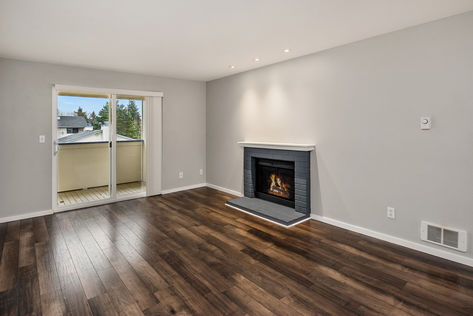 12906-8th-ave-w-a304-everett- upgrade-realty-liv-rm