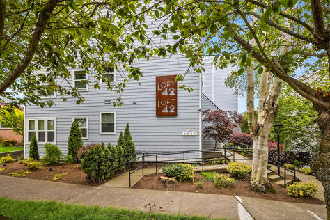 6547 42nd Ave SW #203 Seattle – Upgrade Realty2
