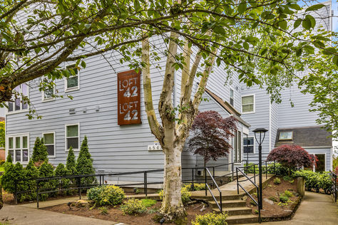6547 42nd Ave SW #203 Seattle – Upgrade Realty3