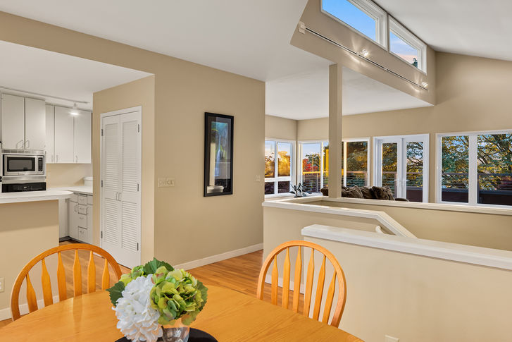 101 NE 58th St 20 Seattle &#8211; Upgrade Realty16