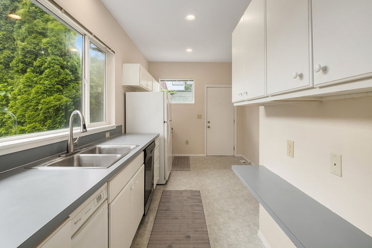 5613 Brooklyn Ave NE Seattle – Upgrade Realty12
