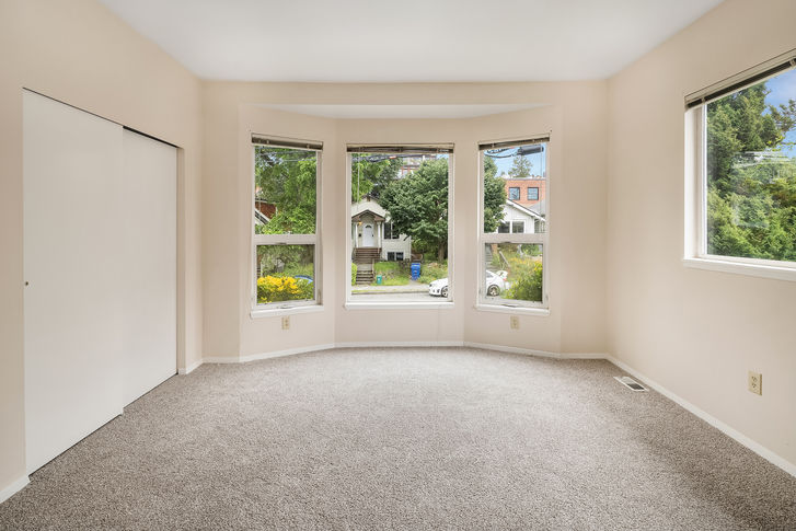 5613 Brooklyn Ave NE Seattle – Upgrade Realty14