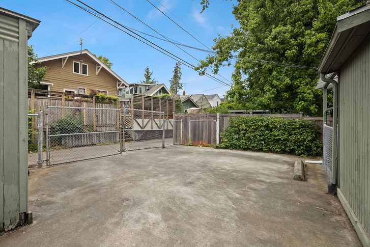5613 Brooklyn Ave NE Seattle – Upgrade Realty23