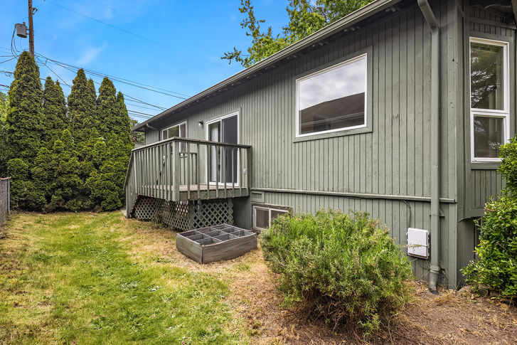 5613 Brooklyn Ave NE Seattle – Upgrade Realty25