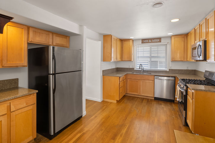 8504 Stone Ave N Seattle – Upgrade Realty11