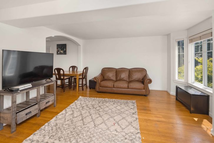 8504 Stone Ave N Seattle – Upgrade Realty13