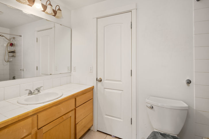 8504 Stone Ave N Seattle – Upgrade Realty17