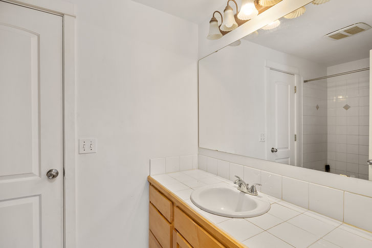 8504 Stone Ave N Seattle – Upgrade Realty18