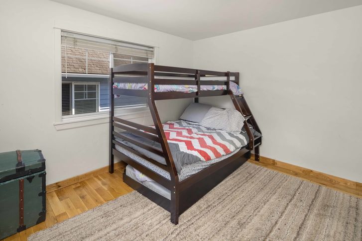 8504 Stone Ave N Seattle – Upgrade Realty19