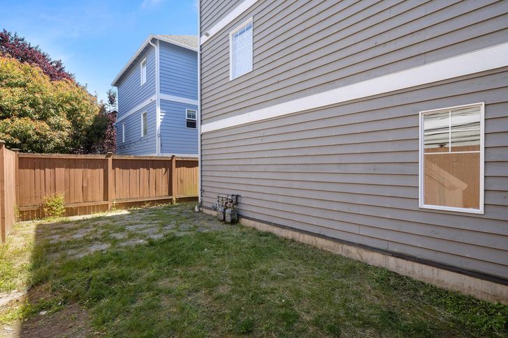 8504 Stone Ave N Seattle – Upgrade Realty2