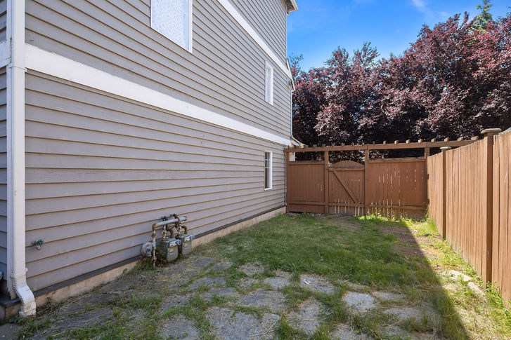 8504 Stone Ave N Seattle – Upgrade Realty3