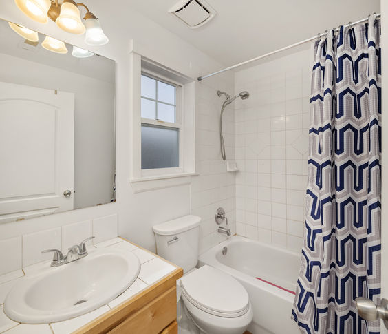 8504 Stone Ave N Seattle – Upgrade Realty5