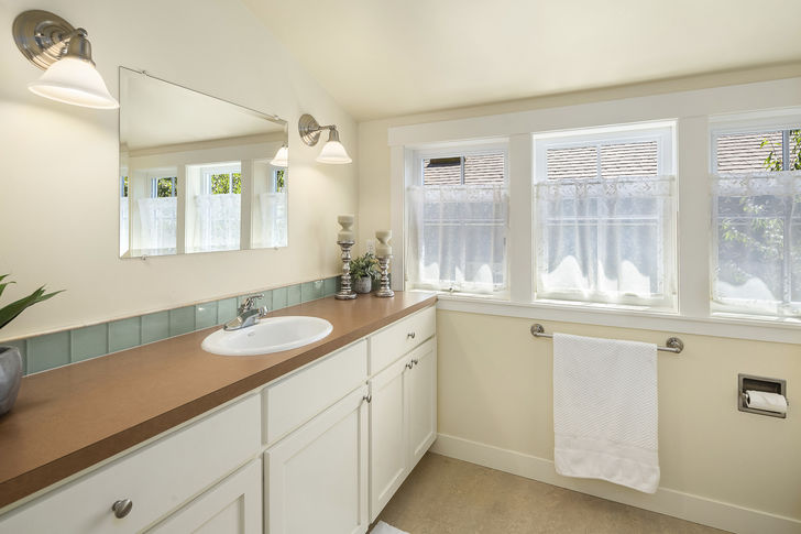 1086 Village Loop Langley, WA 98260 – Upgrade Realty40