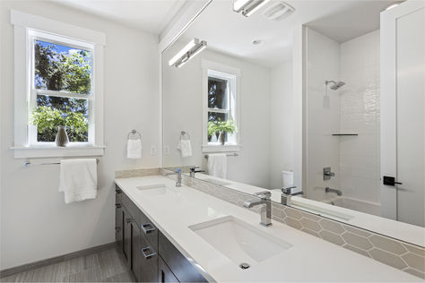 14106 6th Ave SW Burien – Upgrade Realty25