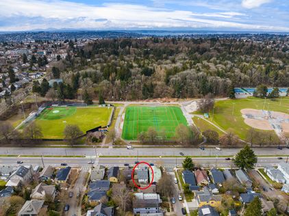 5214 Green Lake Way N Seattle &#8211; Upgrade Realty30