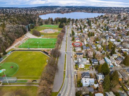 5214 Green Lake Way N Seattle &#8211; Upgrade Realty32