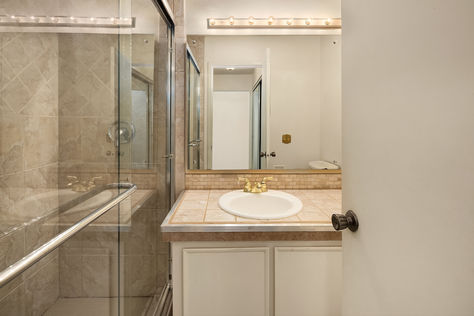 10919 GLen Acres Dr S #D Seattle &#8211; Upgrade Realty18