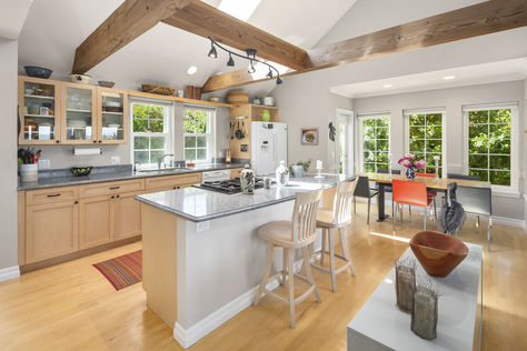 6035 White Deer Ln Freeland &#8211; Upgrade Realty14