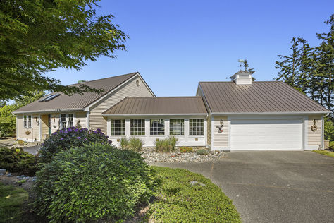 6035 White Deer Ln Freeland &#8211; Upgrade Realty23