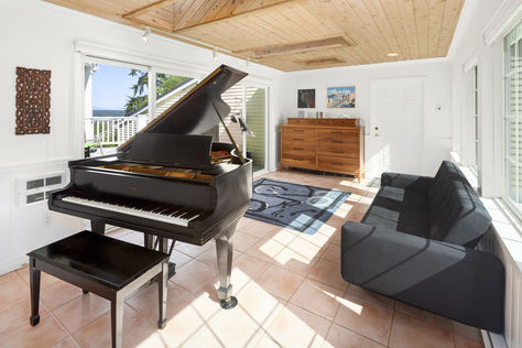 6035 White Deer Ln Freeland &#8211; Upgrade Realty30