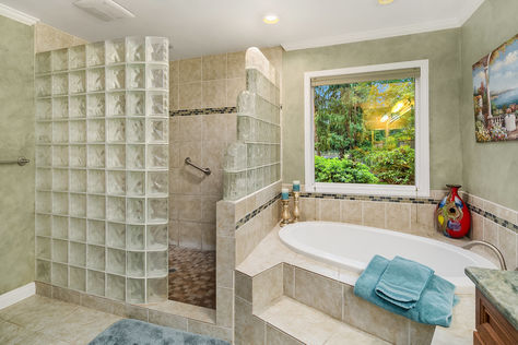 15518 NE 179th St Woodinville – Upgrade Realty30