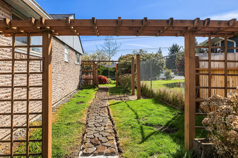 10525 16th Ave S Seattle &#8211; Upgrade Realty11