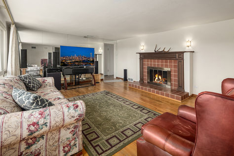 10525 16th Ave S Seattle &#8211; Upgrade Realty13