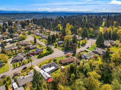 10525 16th Ave S Seattle &#8211; Upgrade Realty37