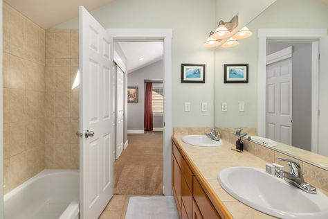 1631 S Weller St A Seattle – Upgrade Realty25